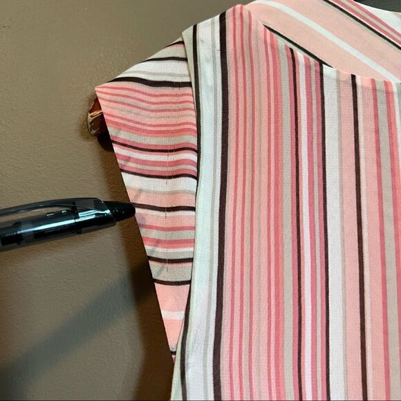 3 for $30! Loft pink petites short sleeve top - Picture 6 of 12